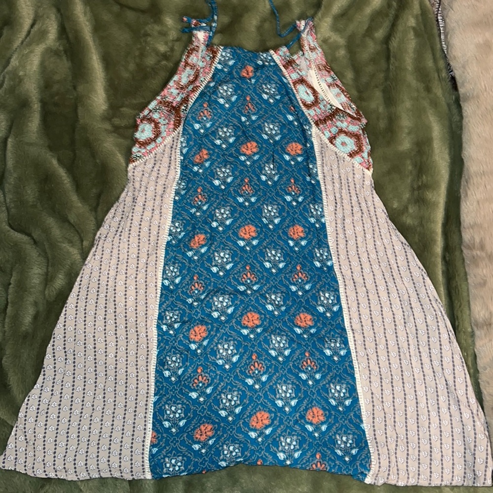 Umgee USA thin/lightweight tie neck dress, sz medium, I’m 5’9” & it hits @ thigh